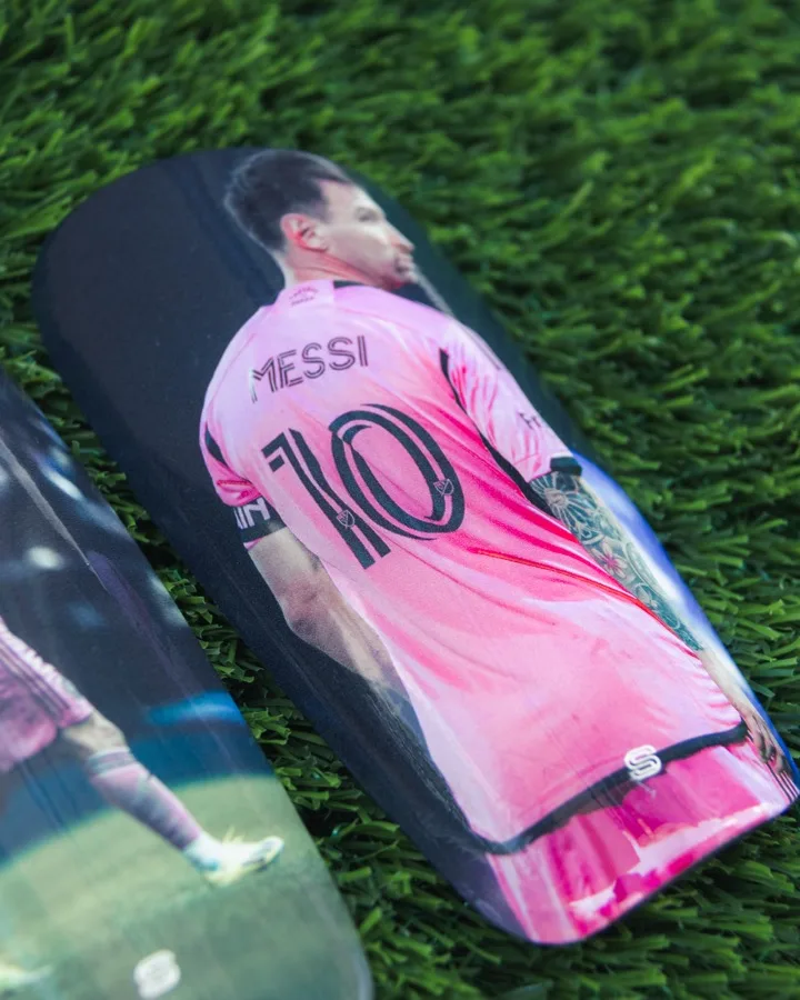 Custom carbon fibre shin pads